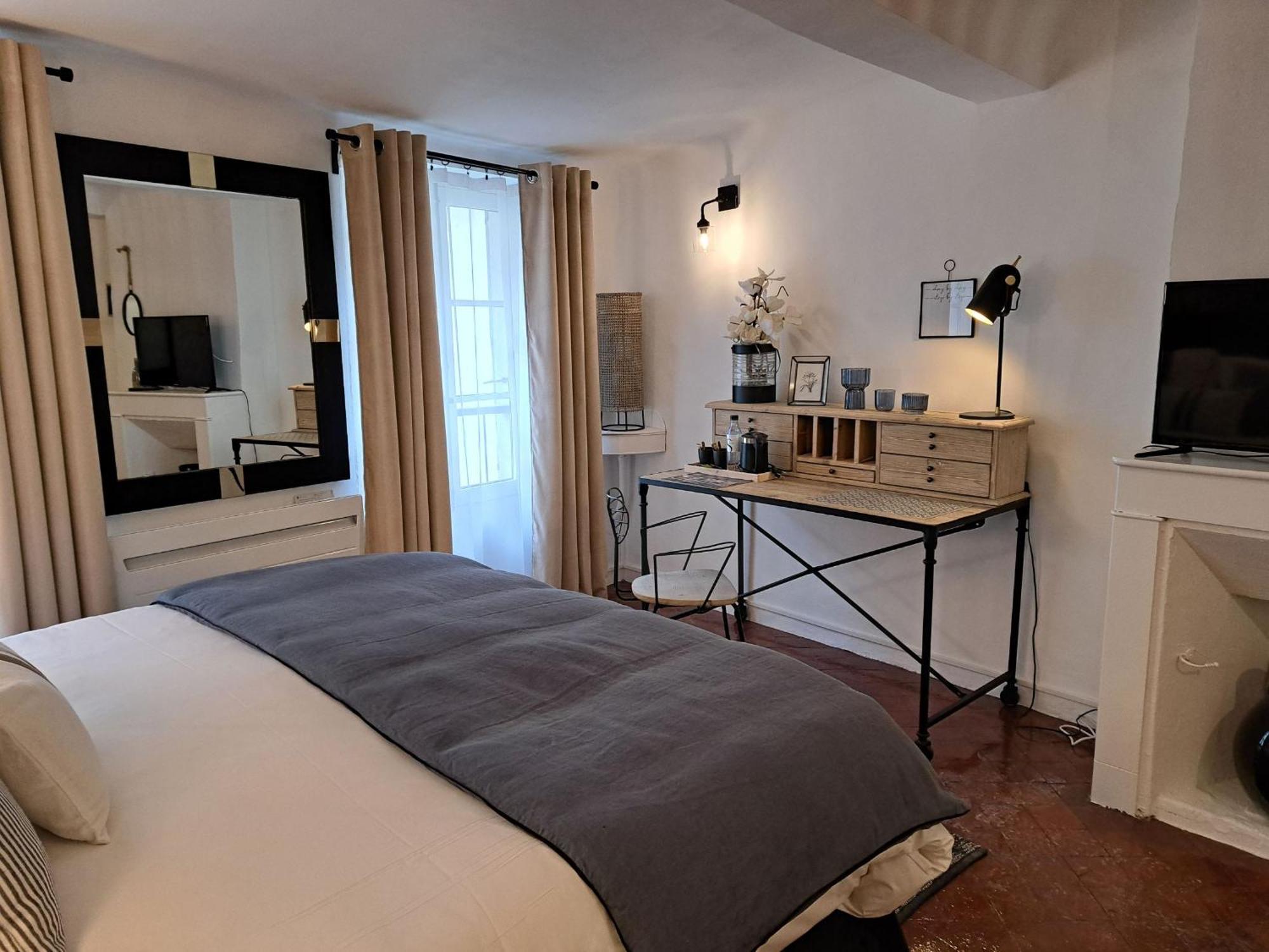 Hotel Le Patio De Sophie Sisteron Eksteriør billede